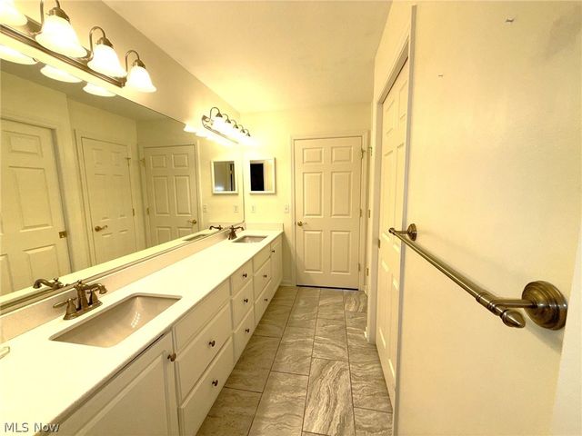 1203 River Glen Drive NE, Warren, OH 44484