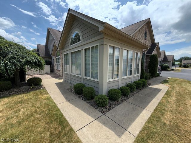 1203 River Glen Drive NE, Warren, OH 44484