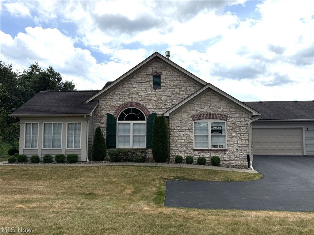 1203 River Glen Drive NE, Warren, OH 44484