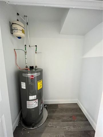 52 Jambray Avenue, Warwick, RI 02886