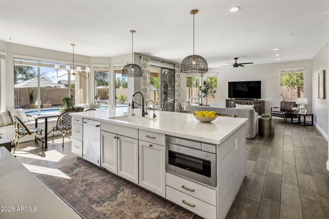 4715 E VIA MONTOYA Drive, Phoenix, AZ 85050