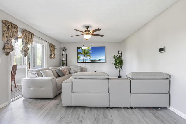 1129 Streamside Drive, Blacklick, OH 43004