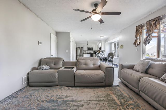 1129 Streamside Drive, Blacklick, OH 43004