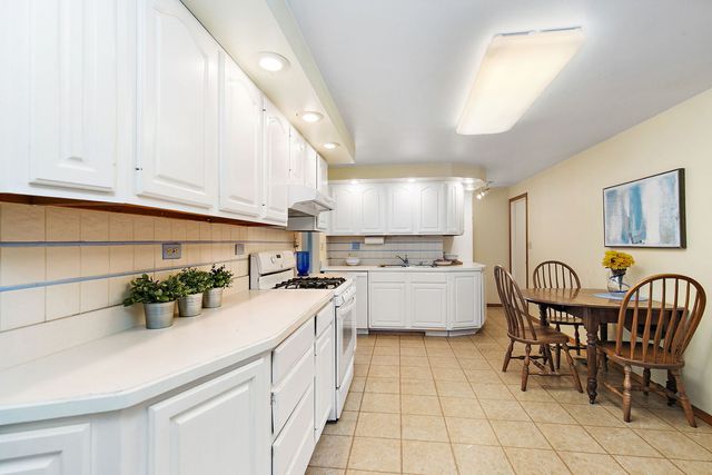 616 Grace Lane, Schaumburg, IL 60193