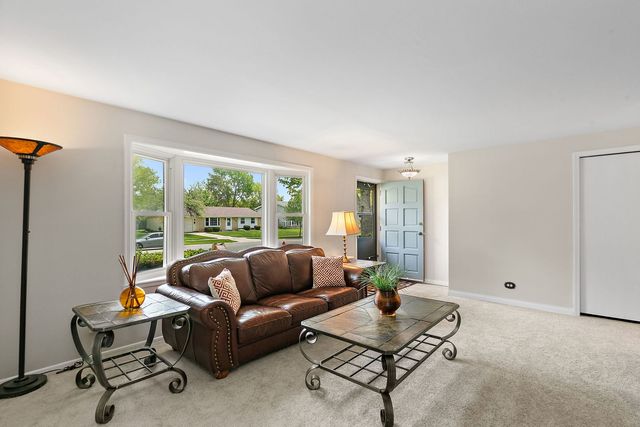 616 Grace Lane, Schaumburg, IL 60193