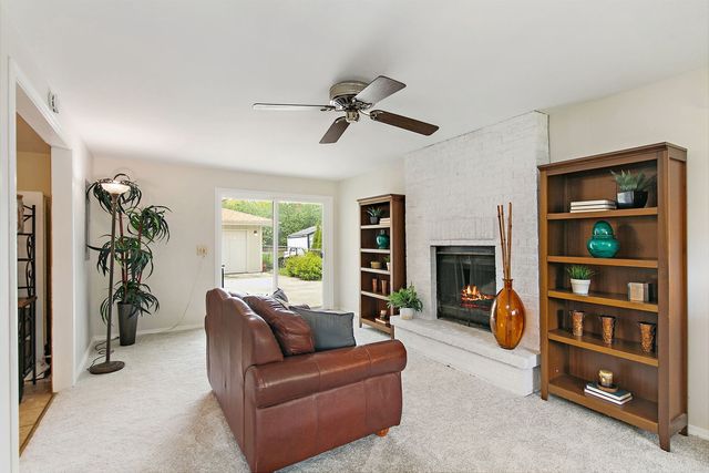 616 Grace Lane, Schaumburg, IL 60193