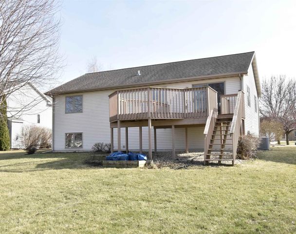 602 Stonehaven Drive, Sun Prairie, WI 53590