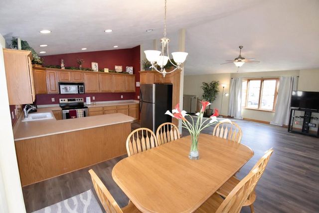 602 Stonehaven Drive, Sun Prairie, WI 53590