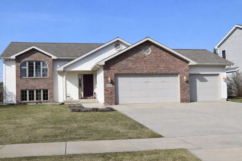602 Stonehaven Drive, Sun Prairie, WI 53590