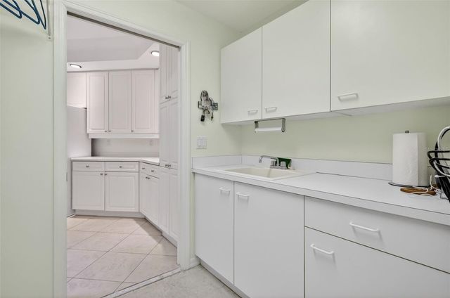 1723 STARLING DRIVE, Sarasota, FL 34231