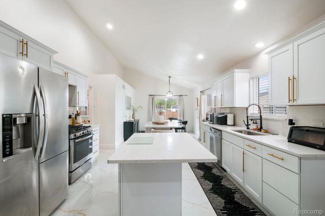 19036 Melvin Street, Roseville, MI 48066