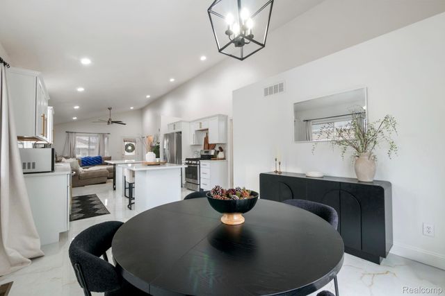 19036 Melvin Street, Roseville, MI 48066