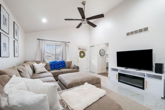 19036 Melvin Street, Roseville, MI 48066