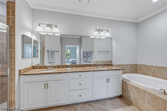 3153 Aviamar CIR 202, Naples, FL 34114