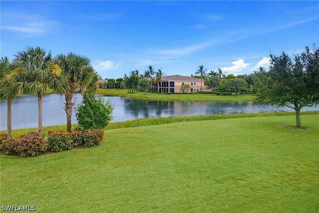 3153 Aviamar CIR 202, Naples, FL 34114