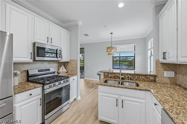3153 Aviamar CIR 202, Naples, FL 34114