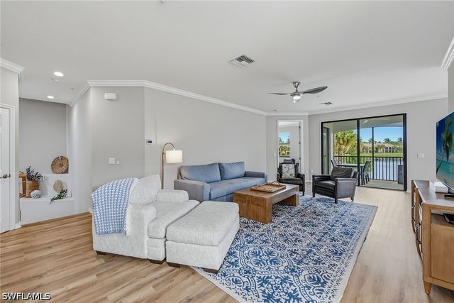 3153 Aviamar CIR 202, Naples, FL 34114