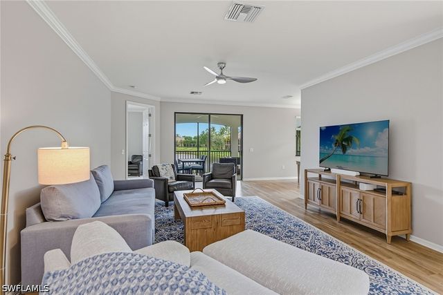 3153 Aviamar CIR 202, Naples, FL 34114