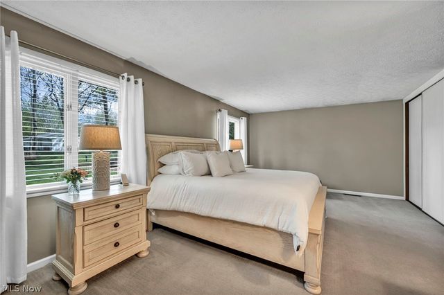 10815 Gate Post, Strongsville, OH 44149