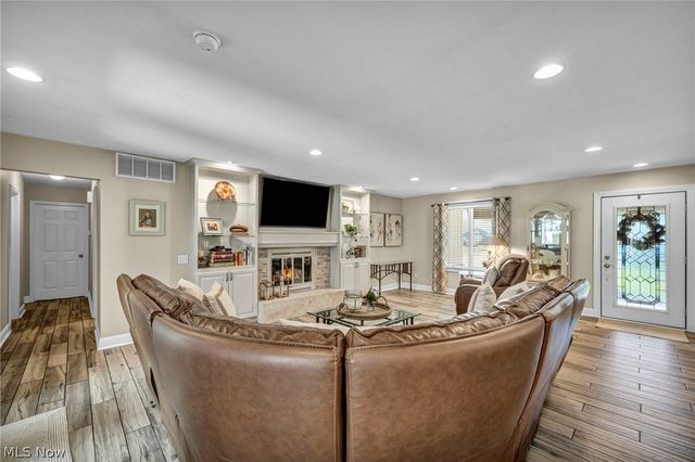 10815 Gate Post, Strongsville, OH 44149