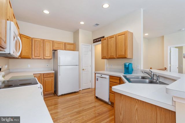 6 DAYTON CIR, Fredericksburg, VA 22406