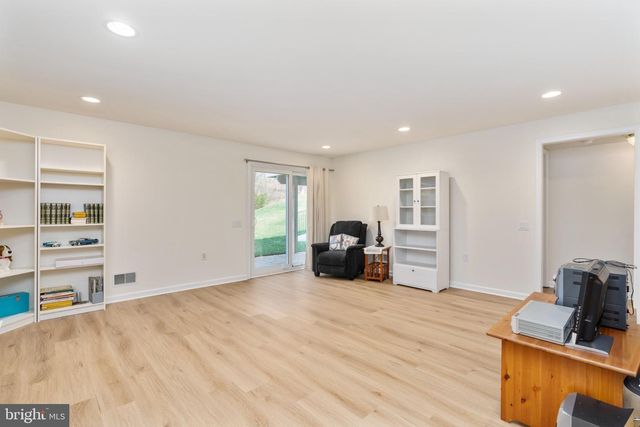 6 DAYTON CIR, Fredericksburg, VA 22406