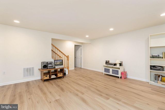 6 DAYTON CIR, Fredericksburg, VA 22406