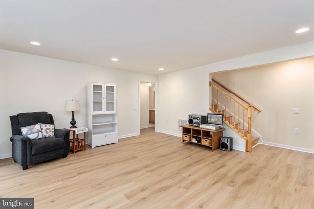 6 DAYTON CIR, Fredericksburg, VA 22406