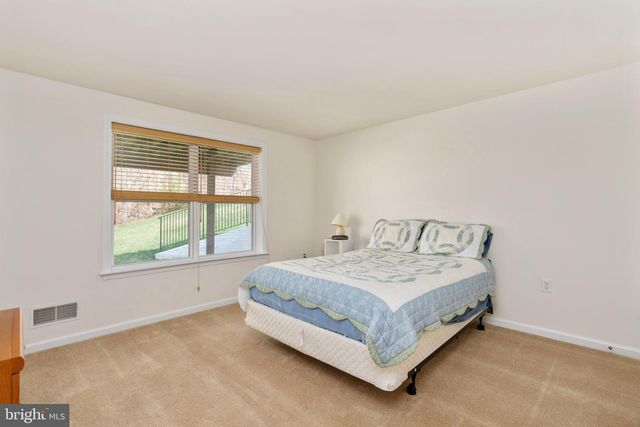 6 DAYTON CIR, Fredericksburg, VA 22406