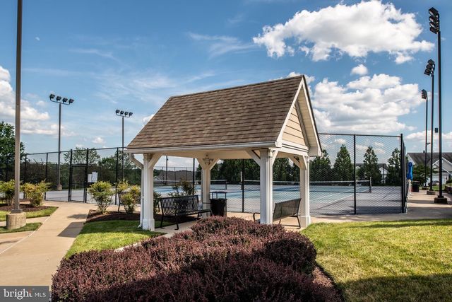 6 DAYTON CIR, Fredericksburg, VA 22406