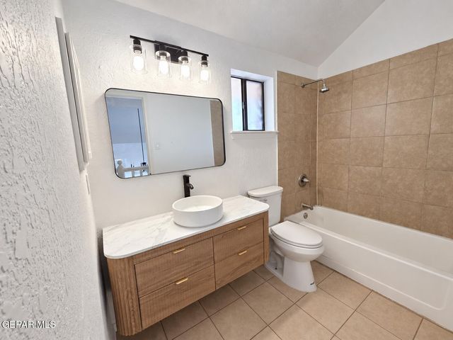 11829 HENRY PHIPPS Drive, El Paso, TX 79936