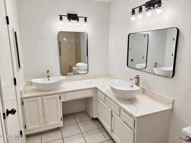 11829 HENRY PHIPPS Drive, El Paso, TX 79936