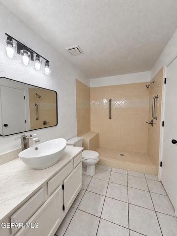 11829 HENRY PHIPPS Drive, El Paso, TX 79936