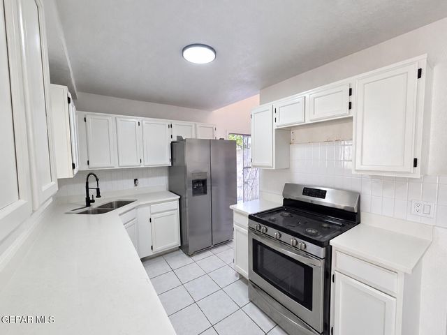 11829 HENRY PHIPPS Drive, El Paso, TX 79936