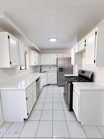 11829 HENRY PHIPPS Drive, El Paso, TX 79936