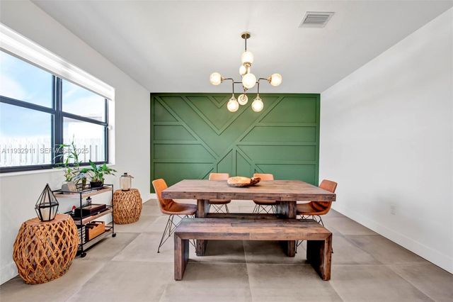 10333 SW 232nd St, Cutler Bay, FL 33190