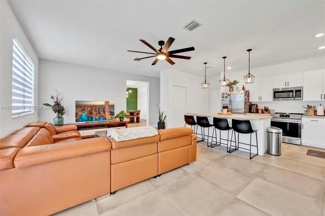 10333 SW 232nd St, Cutler Bay, FL 33190