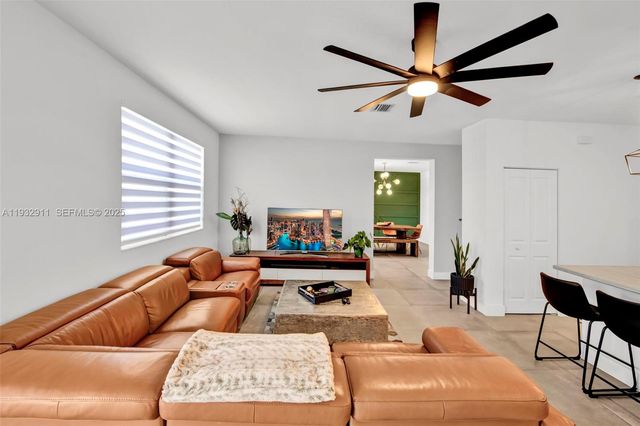 10333 SW 232nd St, Cutler Bay, FL 33190