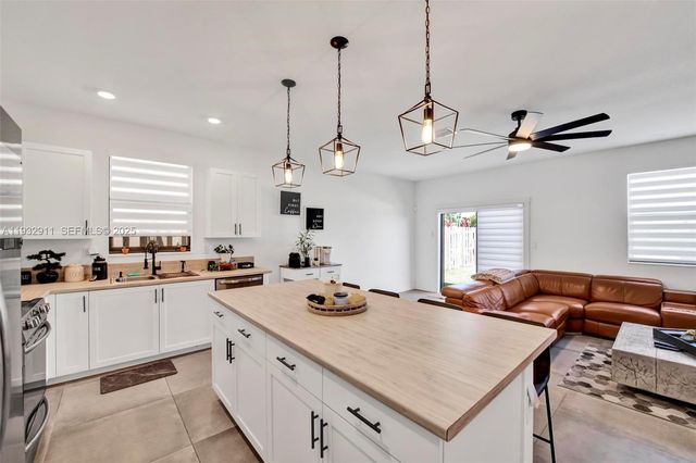 10333 SW 232nd St, Cutler Bay, FL 33190