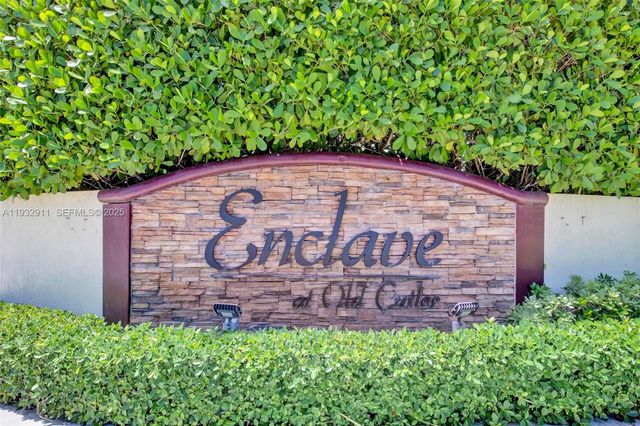 10333 SW 232nd St, Cutler Bay, FL 33190