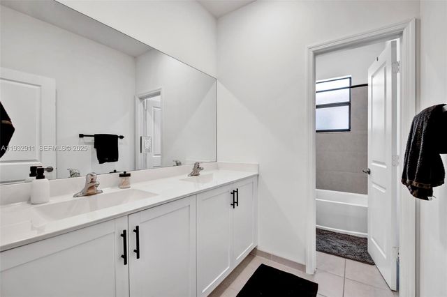 10333 SW 232nd St, Cutler Bay, FL 33190