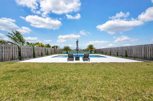 10333 SW 232nd St, Cutler Bay, FL 33190