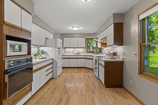 4206 Fox Hills DRIVE, Janesville, WI 53546