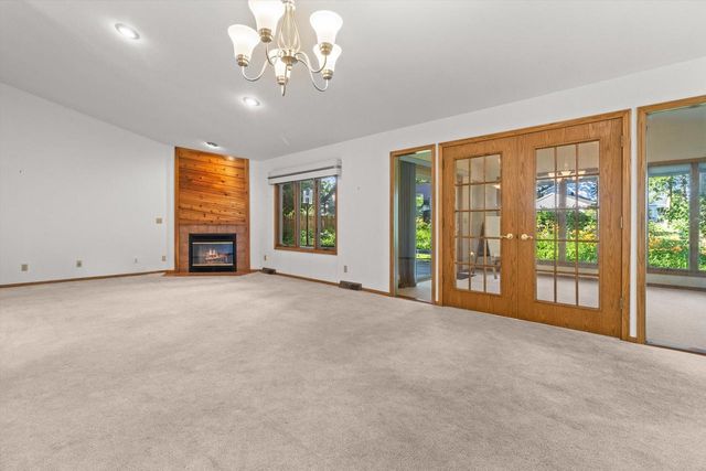 4206 Fox Hills DRIVE, Janesville, WI 53546