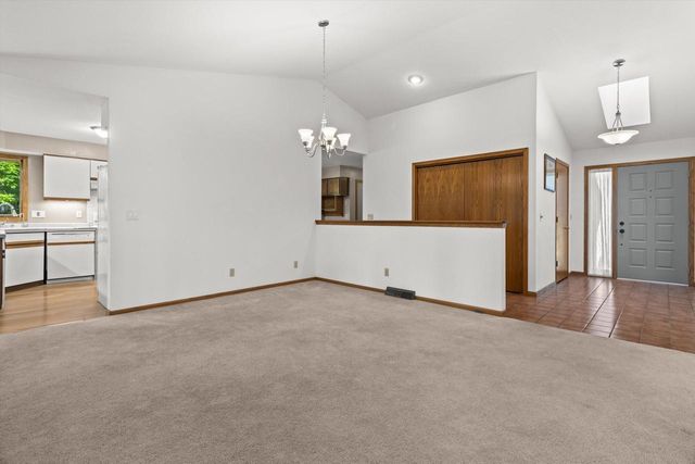 4206 Fox Hills DRIVE, Janesville, WI 53546
