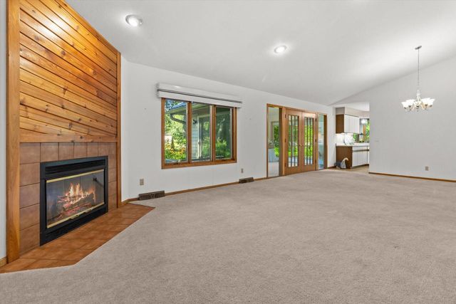 4206 Fox Hills DRIVE, Janesville, WI 53546