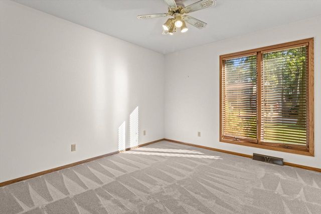 4206 Fox Hills DRIVE, Janesville, WI 53546