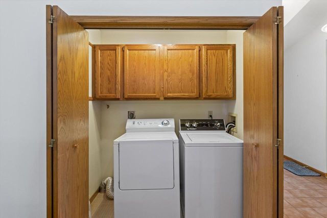 4206 Fox Hills DRIVE, Janesville, WI 53546