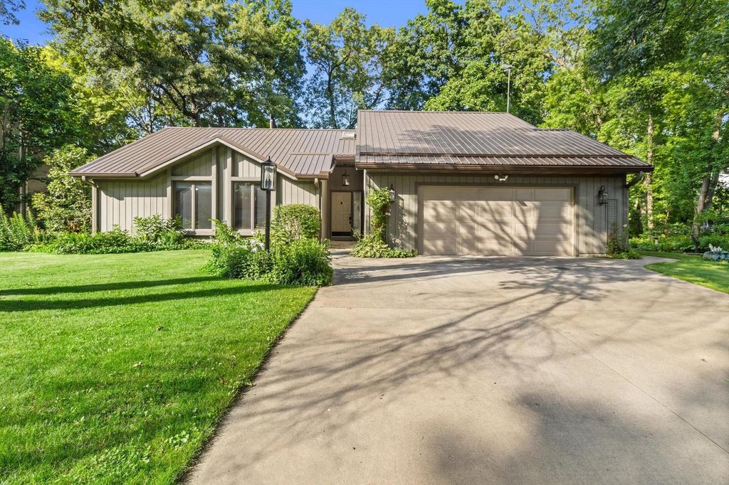 4206 Fox Hills DRIVE, Janesville, WI 53546