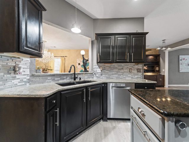 230 Pizarro Drive, Hot Springs Village, AR 71909